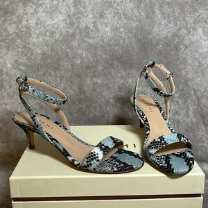 NIB Genuine Leather Dusty Blue Snake Print Ankle Strap Heels by M. Gemi Size 7.5